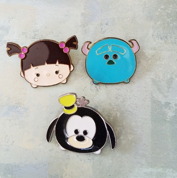 Set of 3 Disney pins - Picture 1 of 2